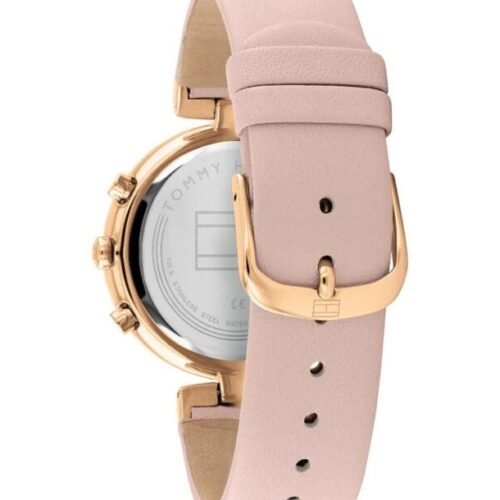 Montre Femme TOMMY HILFIGER – Chic et authentique – Originale Idée Cadeau pour toutes les occasions à Casablanca, Rabat et partout au Maroc – Montre Suisse Montre Femme TOMMY HILFIGER – Chic et authentique Originale au Maroc | Livraison à Casablanca, Rabat, Fès – Montre Suisse