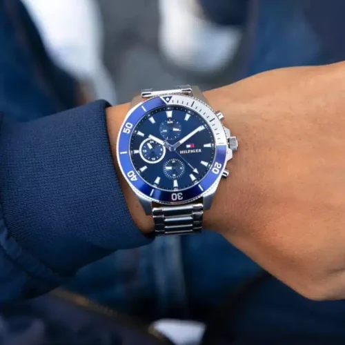 Montre Homme TOMMY HILFIGER – présence unique de prestige – Originale Idée Cadeau pour toutes les occasions à Casablanca, Rabat et partout au Maroc – Montre Suisse Montre Homme TOMMY HILFIGER – présence unique de prestige Originale au Maroc | Livraison à Casablanca, Rabat, Fès – Montre Suisse