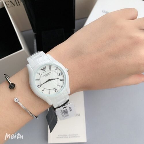 Montre Femme EMPORIO ARMANI AR1443 – présence éclatante – Originale Idée Cadeau pour toutes les occasions à Casablanca, Rabat et partout au Maroc – Montre Suisse Montre Femme EMPORIO ARMANI AR1443 – présence éclatante Originale au Maroc | Livraison à Casablanca, Rabat, Fès – Montre Suisse